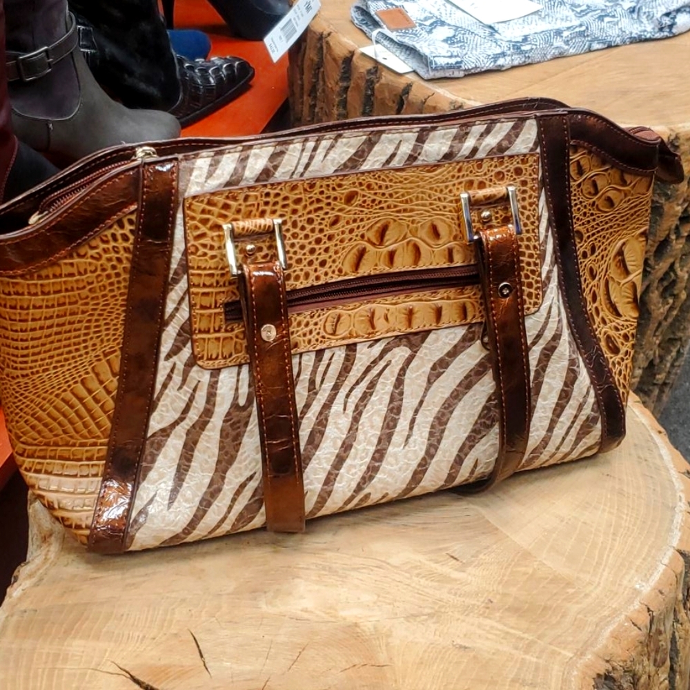 New MC Co Womans Purse